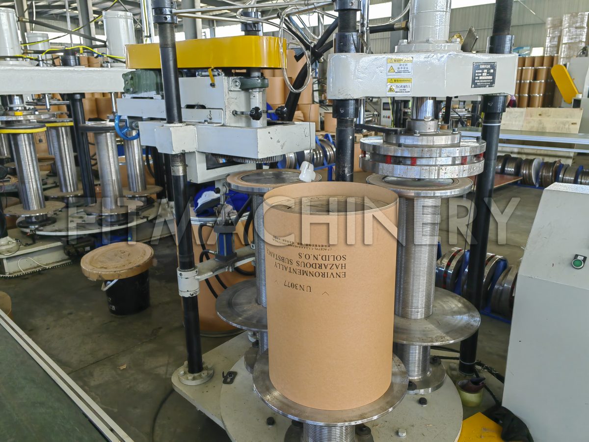 Pneumatic slitting machine