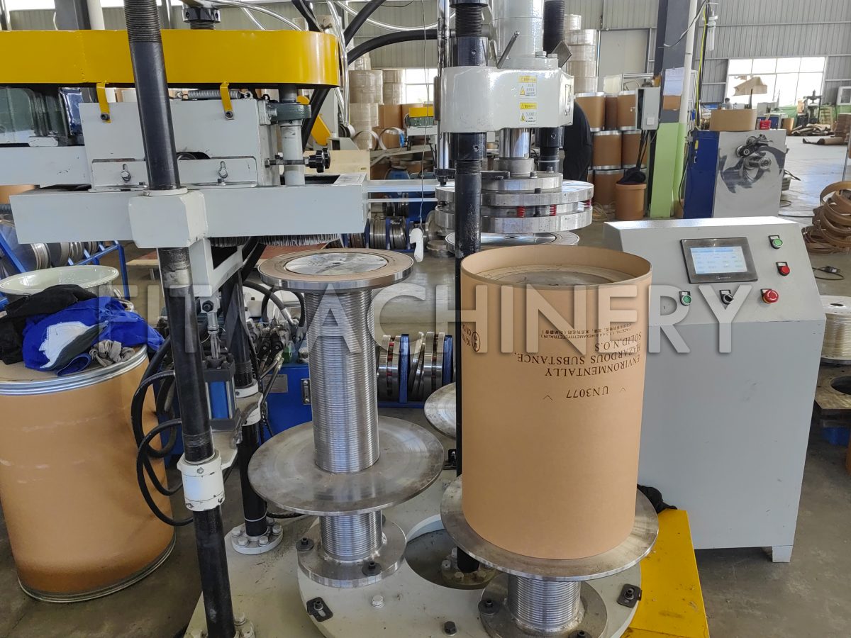 Pneumatic slitting machine