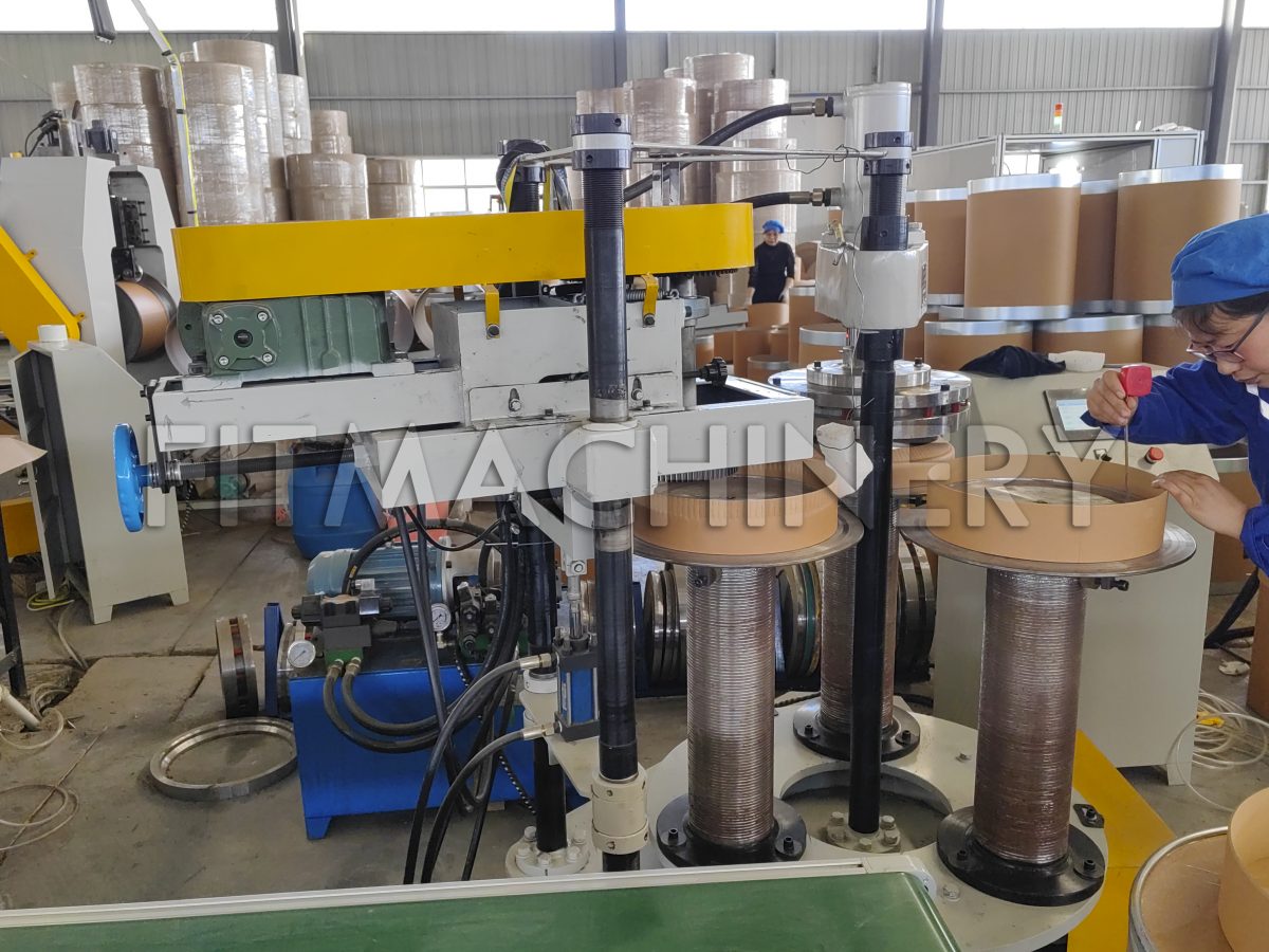 Pneumatic slitting machine