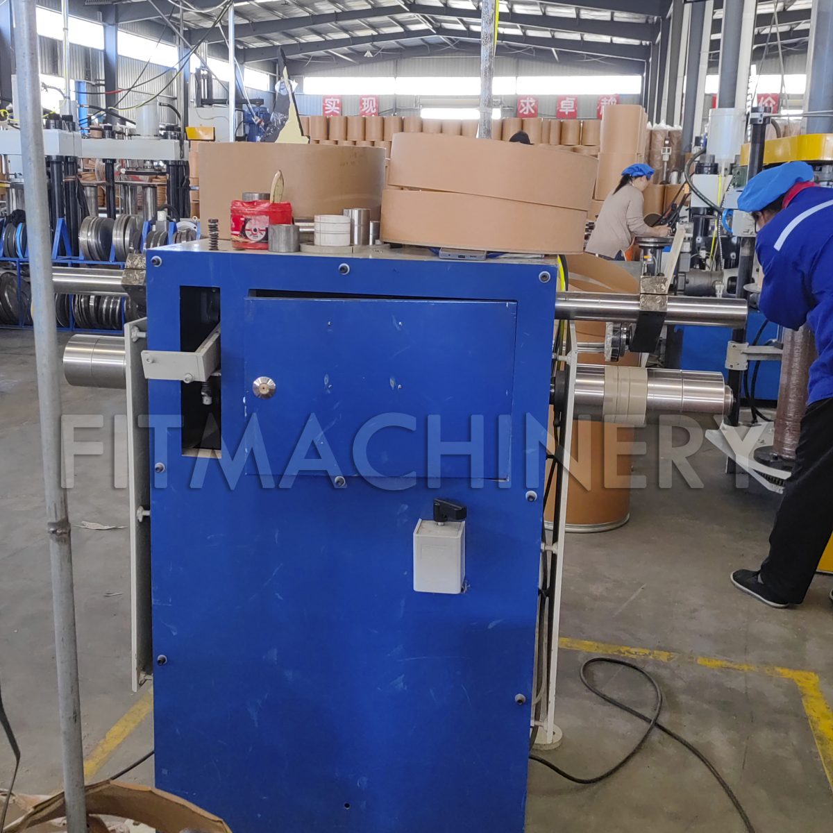Pneumatic slitting machine
