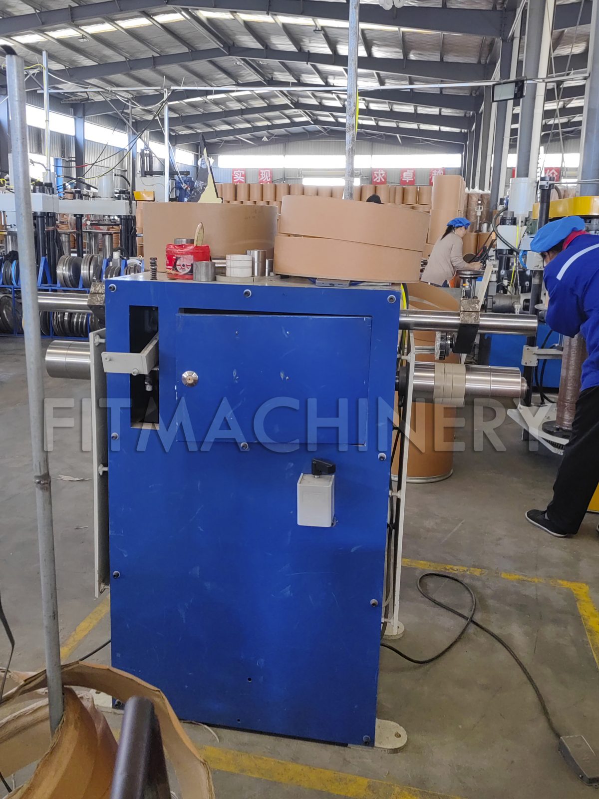 Pneumatic slitting machine